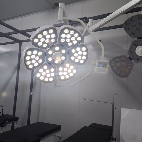Équipement d'éclairage médical portatif de lumière de chirurgie de l'équipement hospitalier LED 160000 Lux LED
